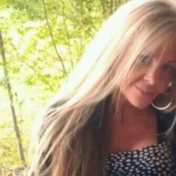 Meet your Posher, April - Picture 2 of 5